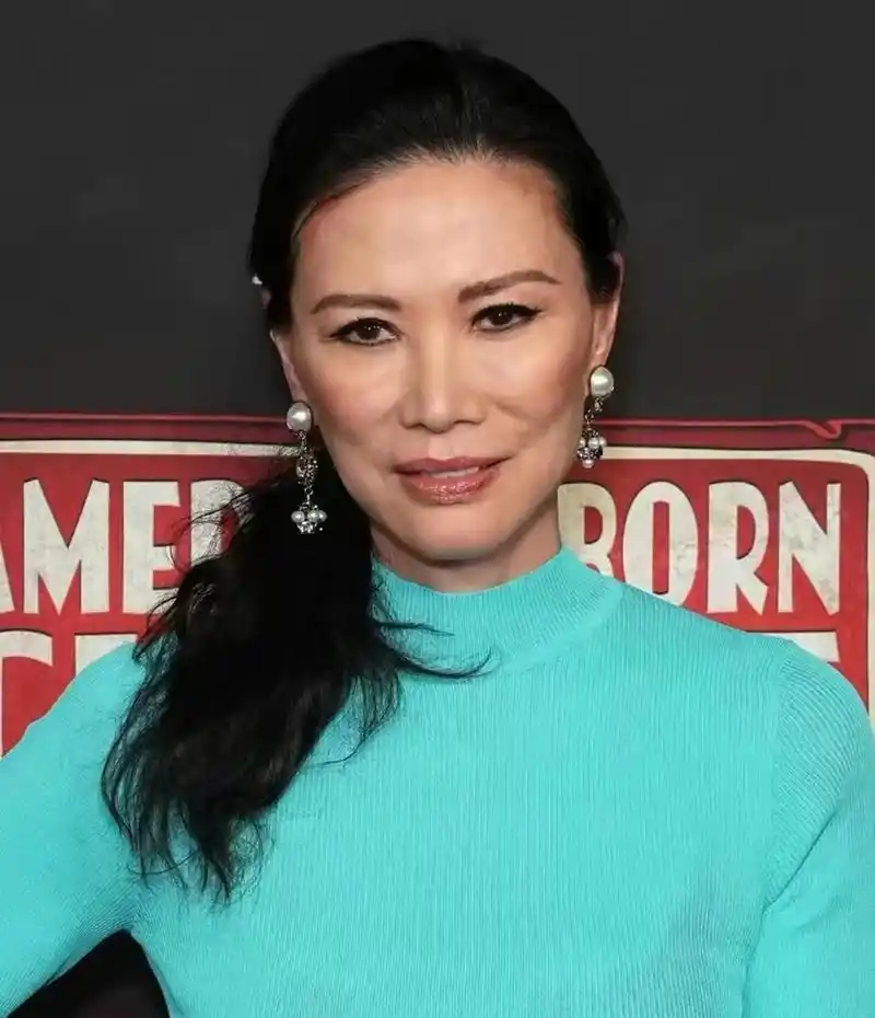 邓文迪的面相越老越凶,50多岁的她颧骨太高,看不出哪里美.