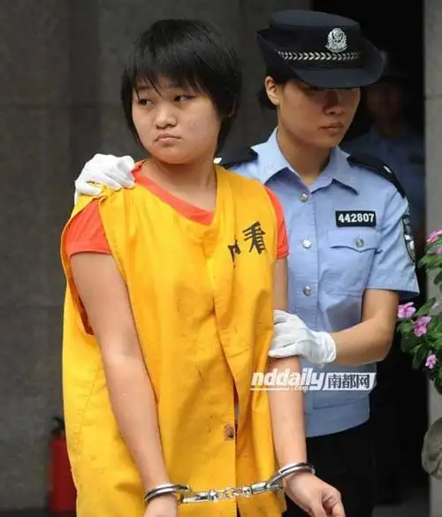 中山杀父弑母分尸案少女受审[高清大图]