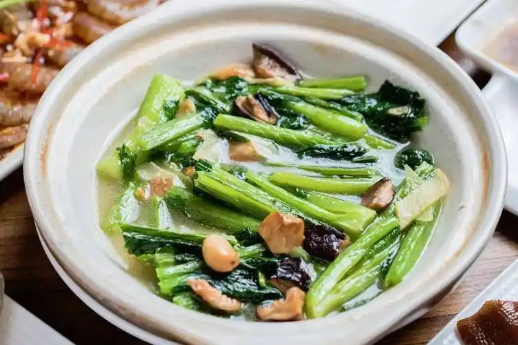 "以鱼当饭"是潮汕渔民的传统 每日从汕头运回的新鲜海鱼 经过蒸冷却