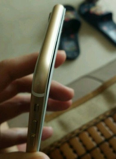 苹果6手机屏幕翘起来是怎么回事