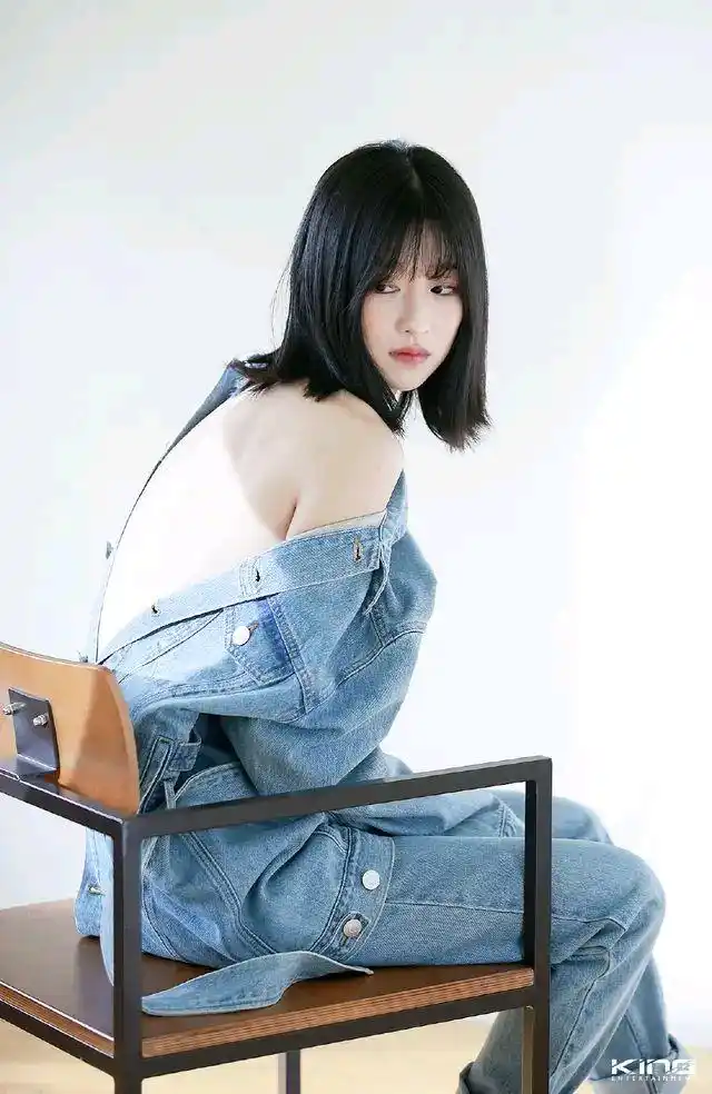 徐睿知精美壁纸:靓丽清新,身材性感妩媚,非常养眼