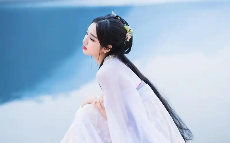 温婉性感的极品古装美人