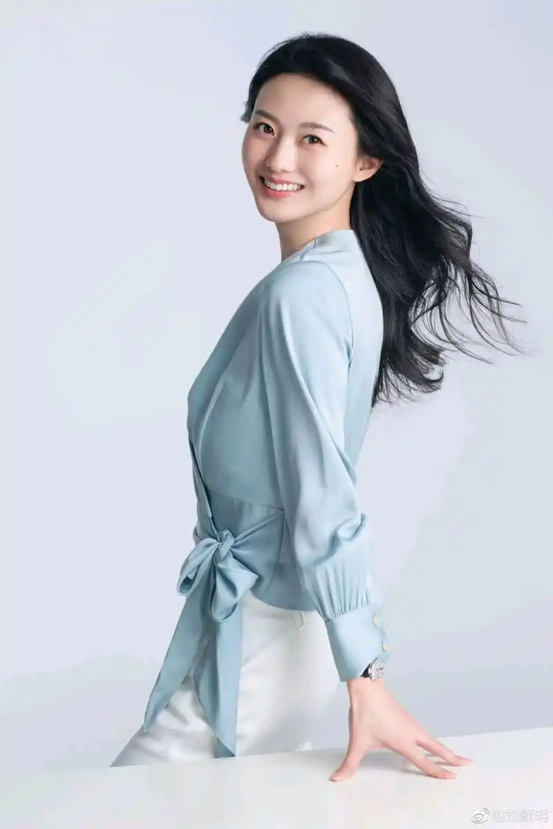 美女主持人刘颢玥