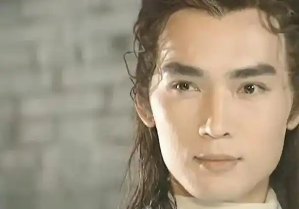 这种精致鼻型,男,女长了都让人一眼倾心,娱乐圈只有三个半人有