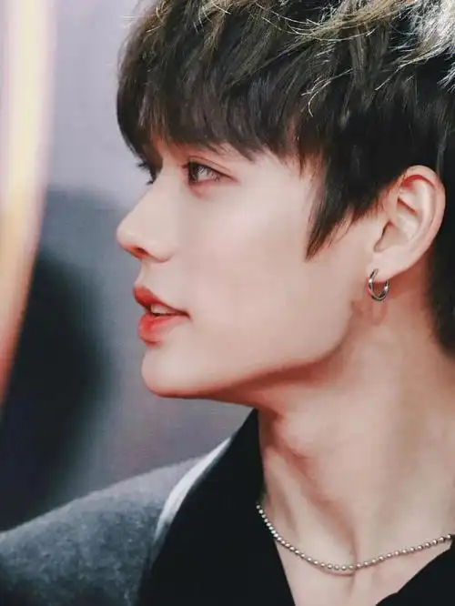 谁能逃得过林彦俊的侧颜杀