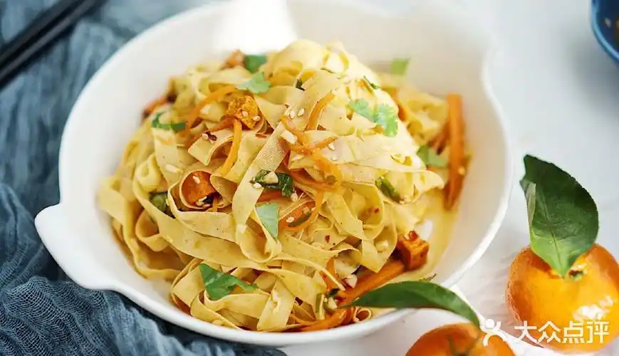 3分钟就能搞定的凉拌豆腐皮～最爱的下酒小菜