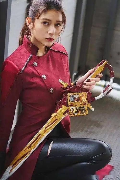 假面骑士圣刃神代玲花变身写真公开粉丝表示坏女人太有魅力了
