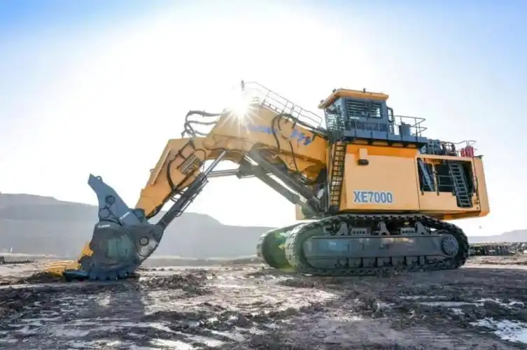作为"神州第一挖"的徐工xe7000液压挖掘机,荣膺"金手指奖",成功捧起