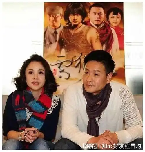 19岁爱上老渣男,同居7年惨遭抛弃,现在43岁脸肿发福似蔡明