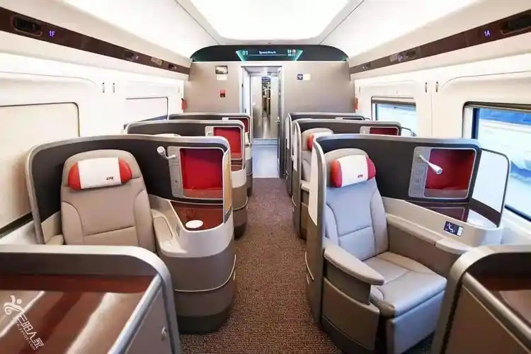 更舒适更智能复兴号智能动车组将在成渝高铁开行