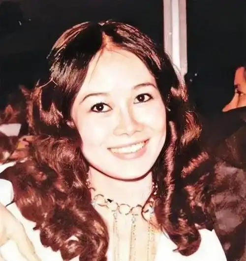 "音乐鬼才"黄霑:和李小龙打闹,给成龙磕头,与林燕妮纠缠14年