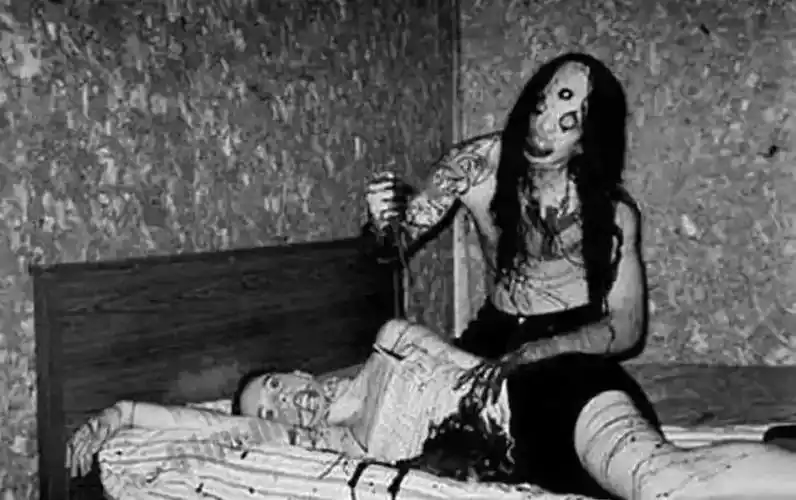 应该还有印象,当时有人说章莹颖遇害和暗网有关系,说章莹颖的照片很像