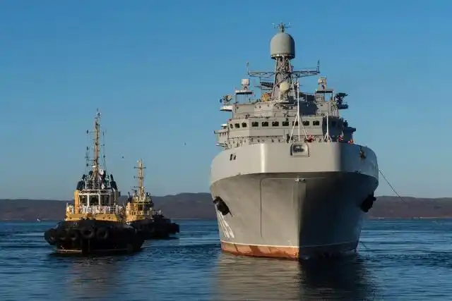 格勒滨波罗的海"玛瑙"造船厂建造,该舰是11711型大型登陆舰量产型首舰