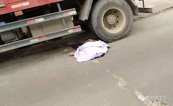 悲剧南部一名小学生放学过马路被撞身亡