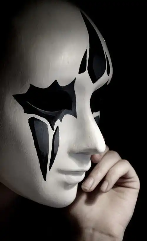 伪装的生活面具人生