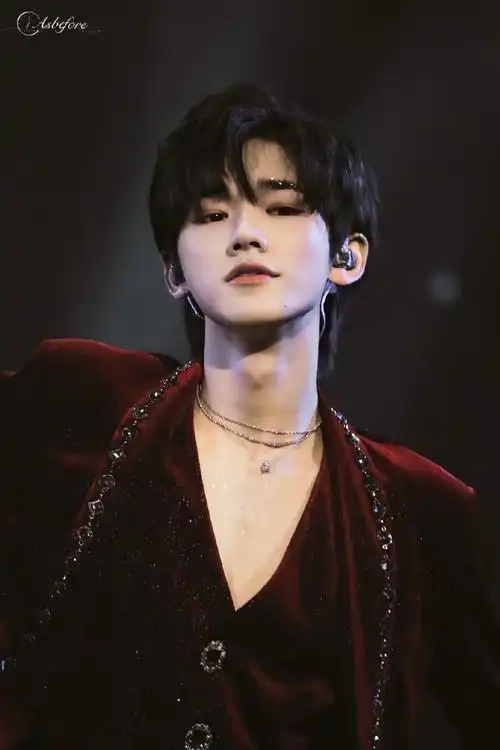 宋亚轩是怎么长的,粉这张脸是真的爽,颜狗进来看(持续更新)