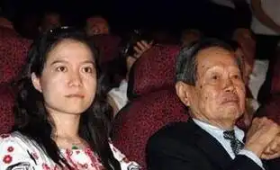 42岁翁帆为96岁杨振宁产下一子,宝宝正面照惊人!