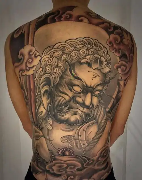 满背不动明王 不动尊纹身图片_背部新传统纹身图案