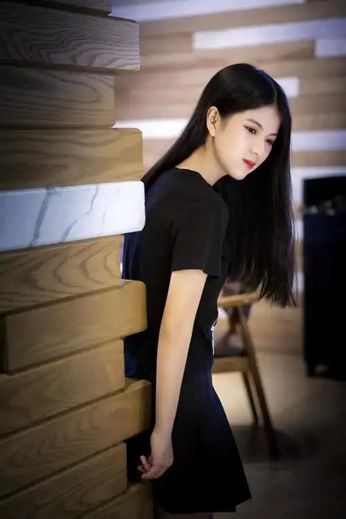 夏梓涵冷艳写真曝光,高冷范太漂亮了