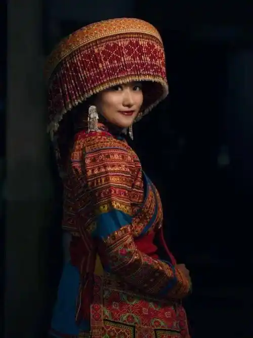 民族团结进步丨贺正桥:傈僳族服饰制作"守艺人"_技艺_纺织_织布机