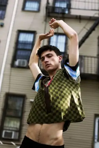 model# jacob bixenman身着alexander wang和givenchy by riccardo