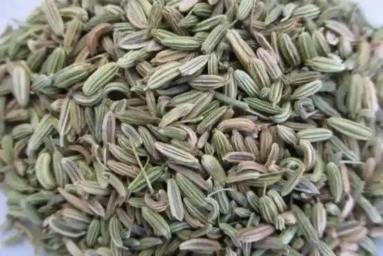 大小茴香的区别:大茴香外观有八个角,也叫八角;小茴香外观和颜色与