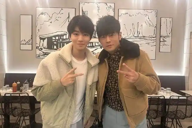 王俊凯和周杰伦一起过生日2,周杰伦,阿信,林俊杰在王俊凯ins评论区