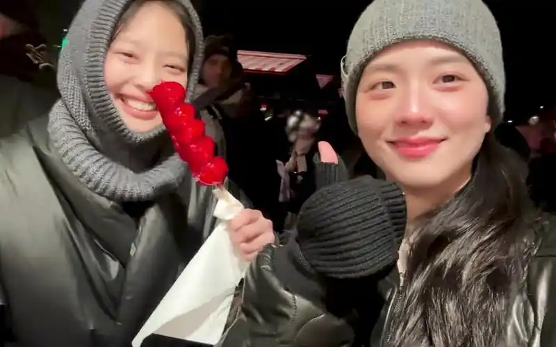 jensoo最新互相喂糖葫芦超甜时刻