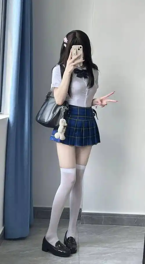 jk丨百褶裙配白色过膝袜怎么样_图文_贵在_版权