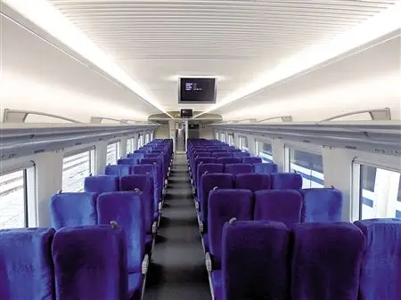 crh380d宽敞明亮的车厢