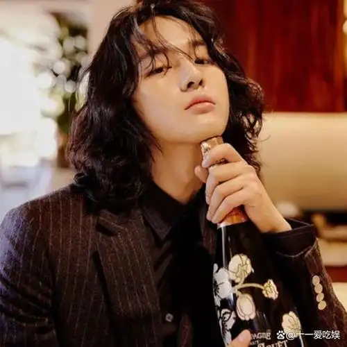 9位留长发也很帅的韩国男演员张根硕是回忆高修最亮眼