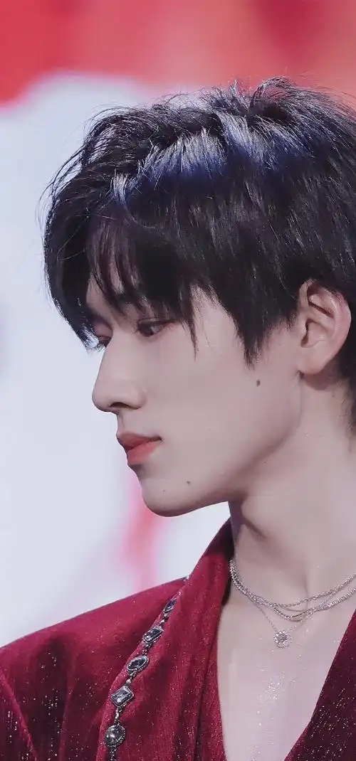 吻他的侧脸,从那颗痣开始@时代少年团-宋亚轩(宋亚轩syx)#宋亚轩萌探