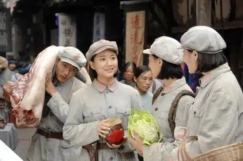 艺术地再现了震古烁今的长征中,女红军战士为了自己的理想,信仰和爱情