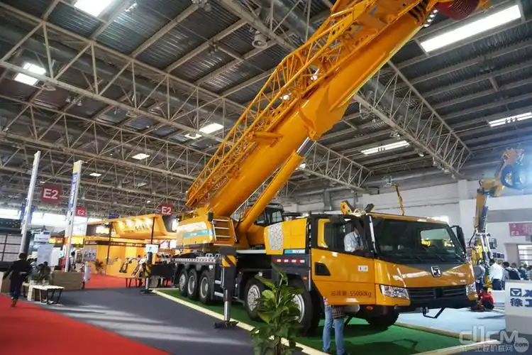 徐工xct130汽车起重机