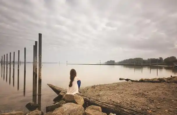 越是安静的女人,活得越是柔软亦舒曾经说过这样一句话:"一个人真正
