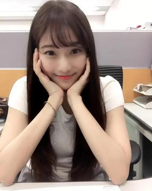 美女学生妹自拍照白嫩迷人&美女生活美照长腿迷人