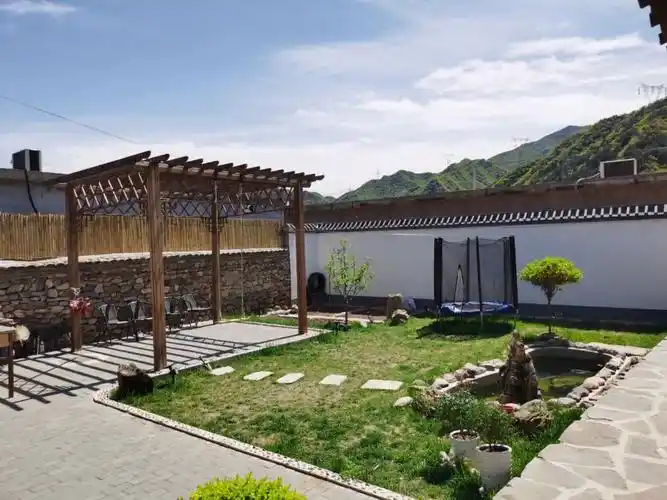 别以为城里人去农村租房是住不起城里的楼房,看看这院子就知道了|城里