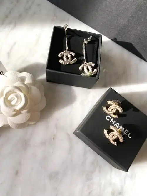 chanel经典双c耳钉喜欢这种立体感的_香奈儿怎么样_双c耳钉_配饰_耳钉