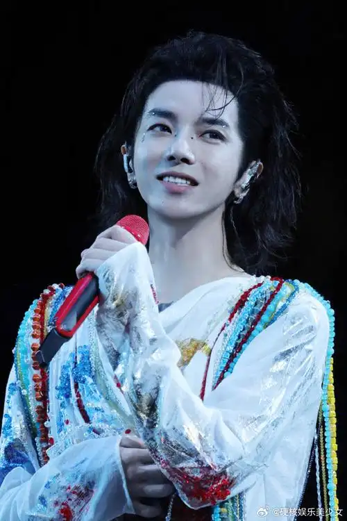 华晨宇脱衣服碰到了尖叫按钮