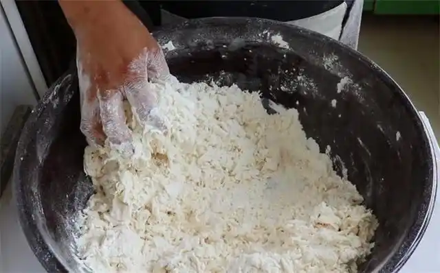 和面怎样才能做到手光盆光面光详细讲解和面技巧涨知识了