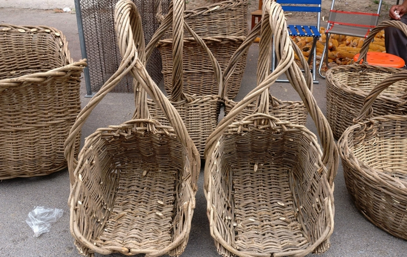 背筐,也有叫粪箕子的.