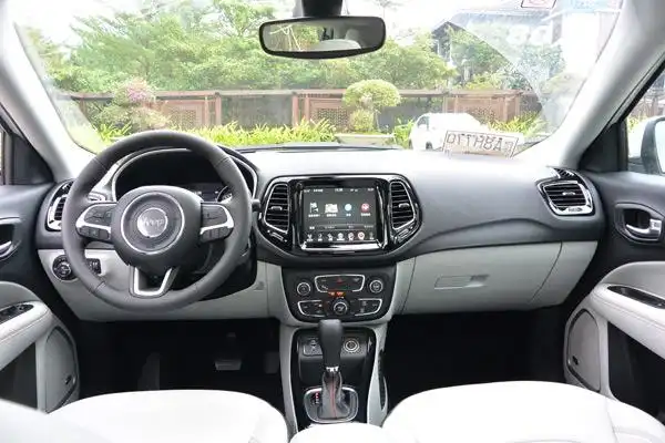 然而,新指南者在这方面做了非常多的改善,不仅仅是在内饰中运用大量的