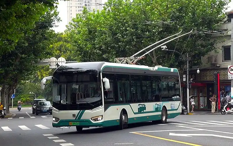申沃swb5129bev77g双源无轨电车(s5a-0001)新涂装路拍视频之三_哔哩