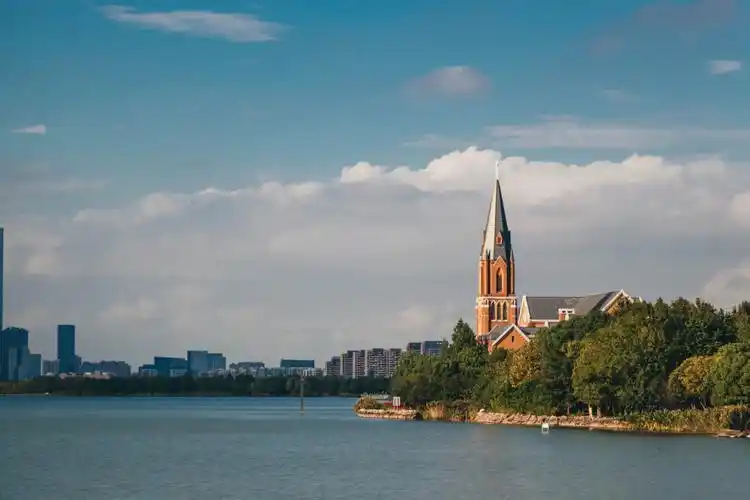 苏州独墅湖白鹭园日落和钟声就很放松