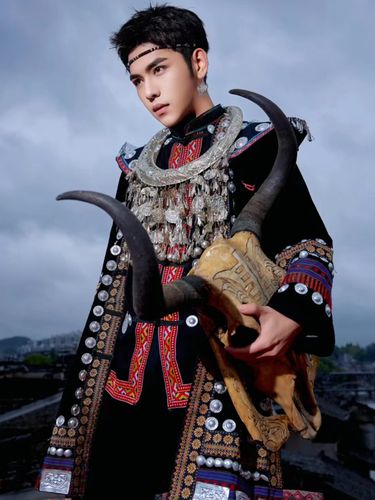 苗疆服饰精品男士内搭刺绣上衣长裤羽毛款潇洒外套古城凤凰写真新