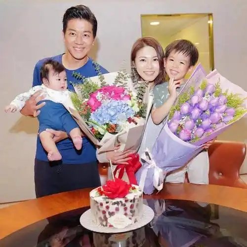 与林子祥穿情侣装,郭晶晶夫妇到贺_林德信_照片_黎诺懿