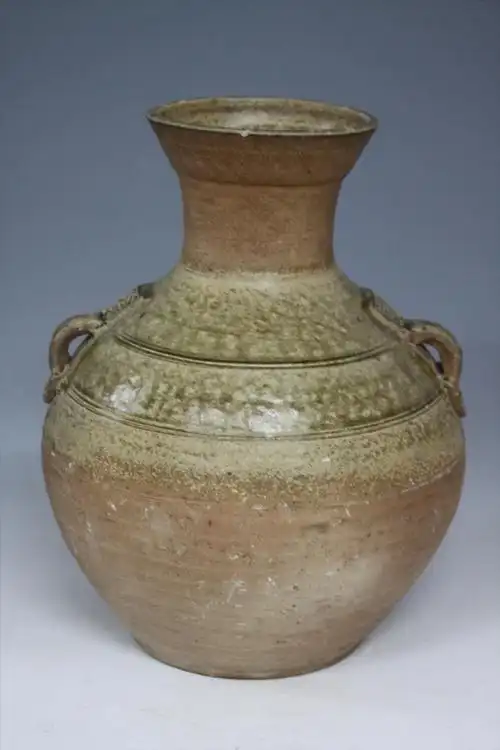 【龙岩博物馆】汉青釉划花水波纹双辅首耳罐