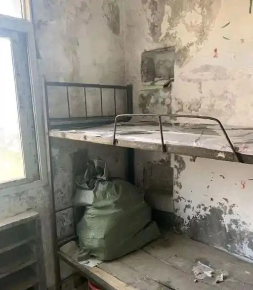 最寒酸大学宿舍排名上学好似绝地生存部分场景简直不堪入目