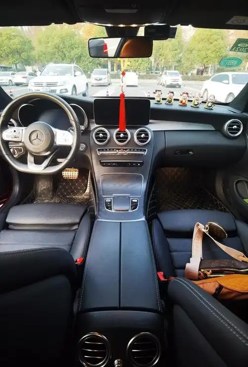奔驰c级进口c260copue进口轿跑高速真的很省油6个油不到哈哈哈