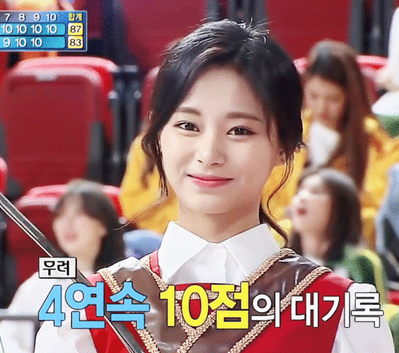 在昨天放送的mbc偶像运动会上,子瑜在女子射箭决赛上连续四次射中10环